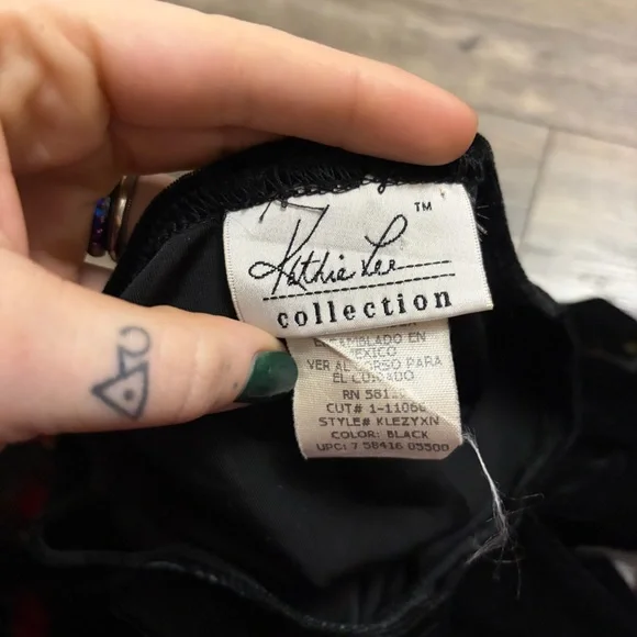 90s Vintage Velvet Rose Floral Blouse (Black/Red) Size XL - Picture 4 of 7